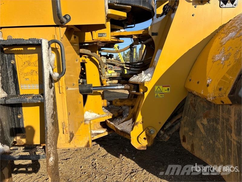 CAT 980M Gumikerekes homlokrakodók