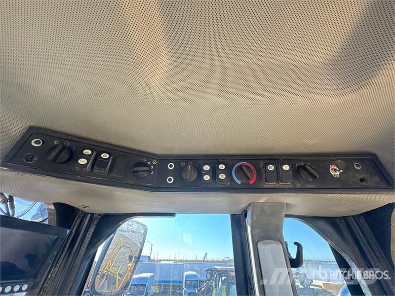 CAT 988H Iekrāvēji uz riteņiem