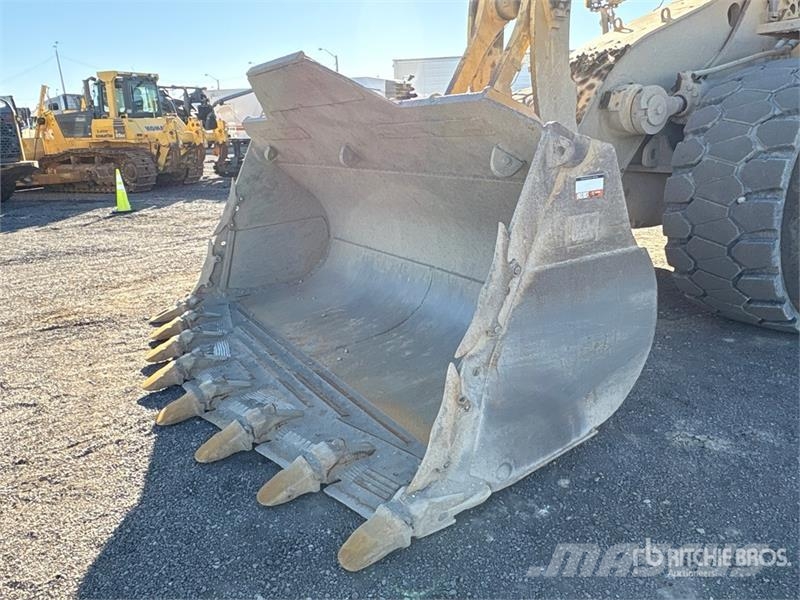 CAT 988H Iekrāvēji uz riteņiem