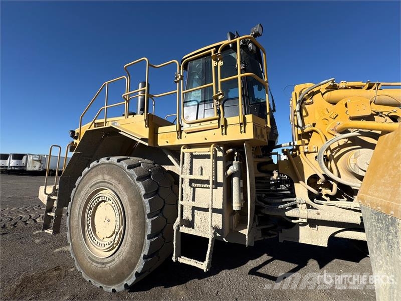 CAT 988H Iekrāvēji uz riteņiem