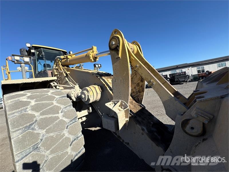 CAT 988H Iekrāvēji uz riteņiem