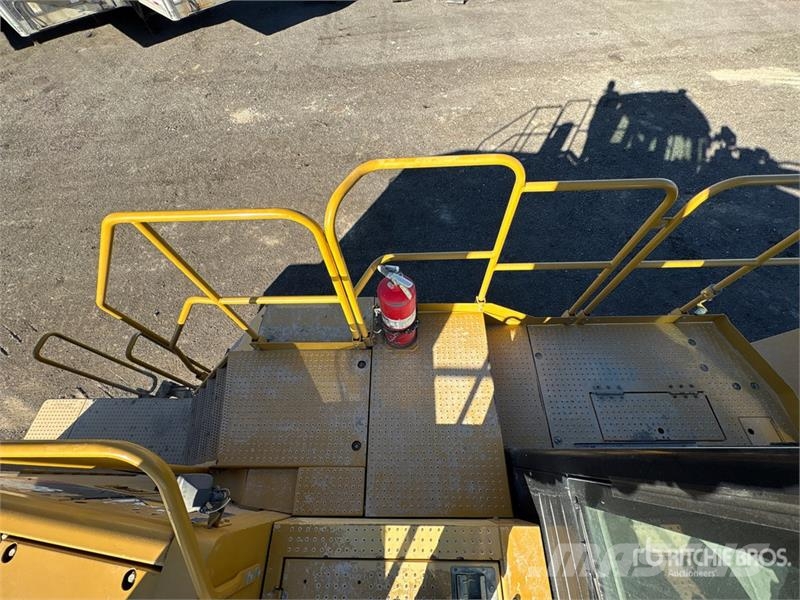 CAT 988H Iekrāvēji uz riteņiem