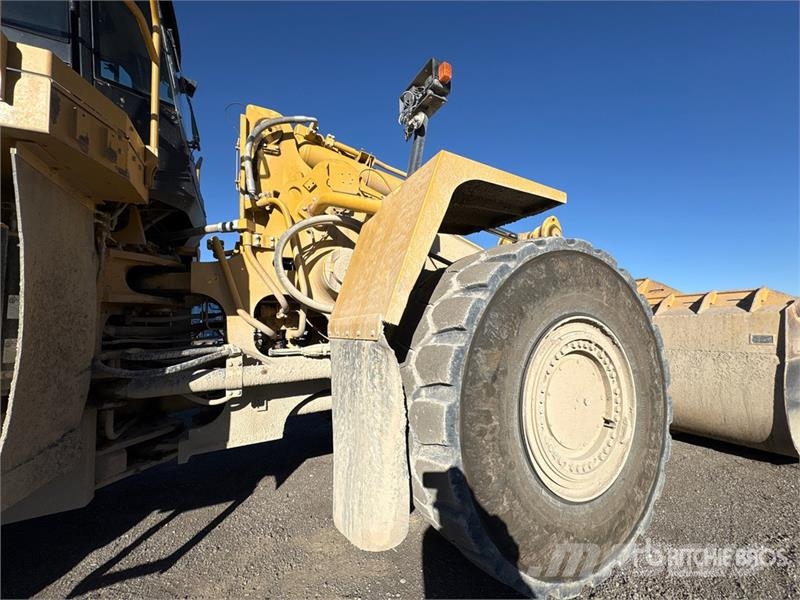 CAT 988H Iekrāvēji uz riteņiem