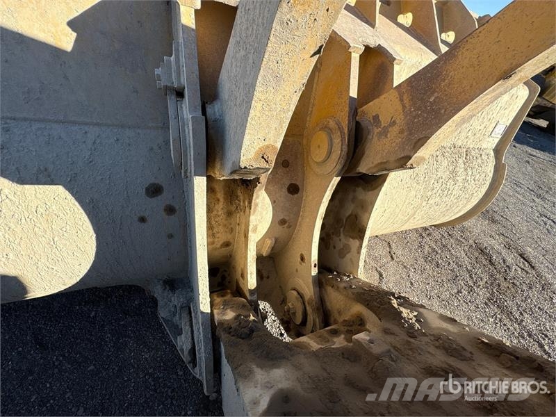 CAT 988H Iekrāvēji uz riteņiem
