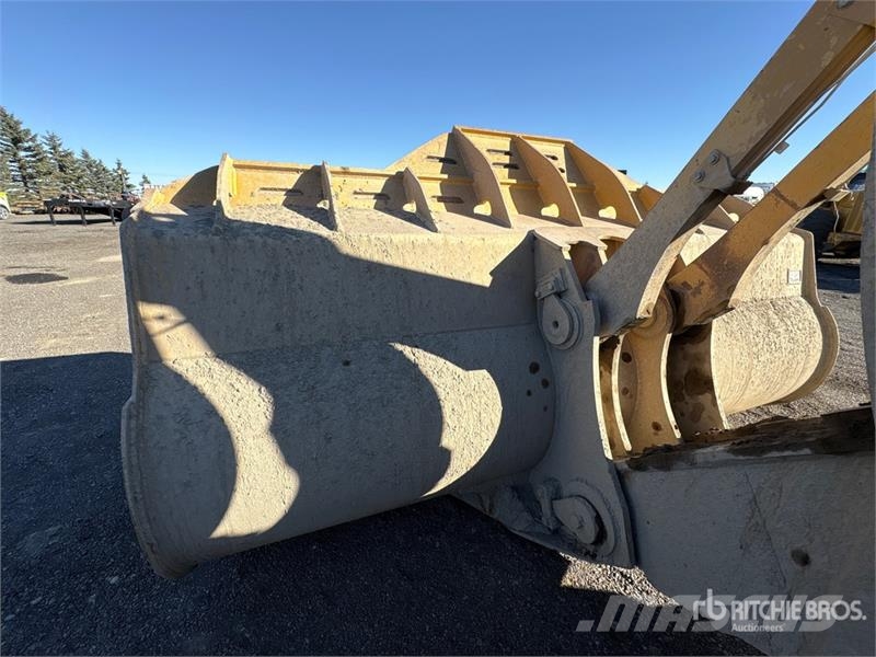 CAT 988H Iekrāvēji uz riteņiem