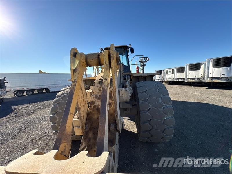 CAT 988H Iekrāvēji uz riteņiem