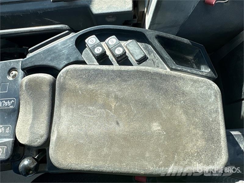 CAT 988H Iekrāvēji uz riteņiem