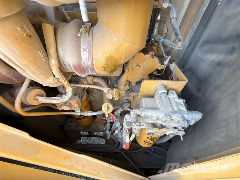 CAT 988H Iekrāvēji uz riteņiem