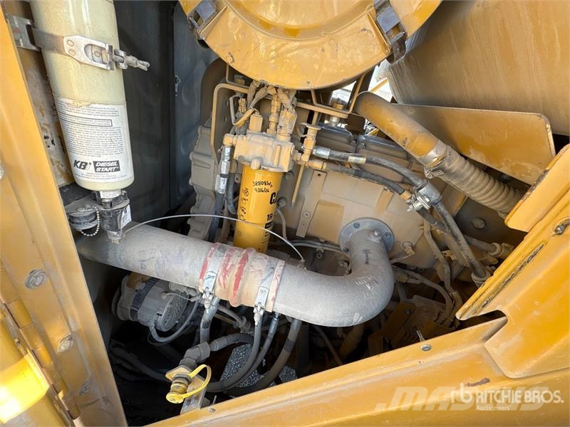 CAT 988H Iekrāvēji uz riteņiem