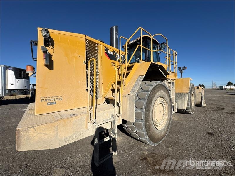 CAT 988H Iekrāvēji uz riteņiem