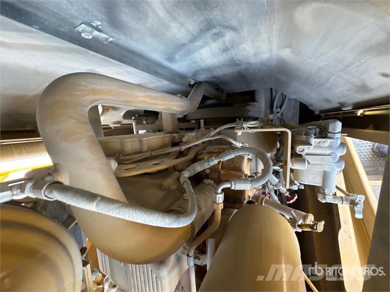 CAT 988H Iekrāvēji uz riteņiem
