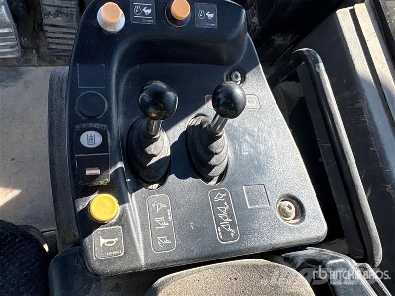 CAT 988H Iekrāvēji uz riteņiem