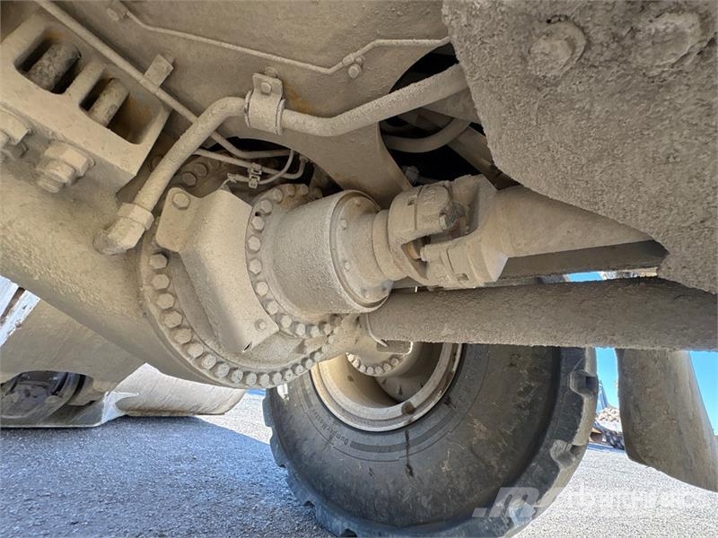 CAT 988H Iekrāvēji uz riteņiem