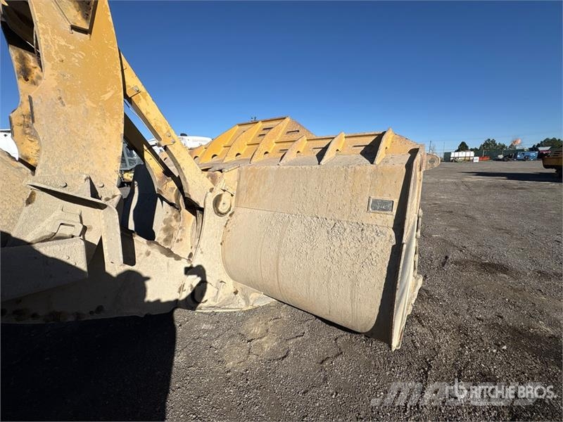 CAT 988H Iekrāvēji uz riteņiem
