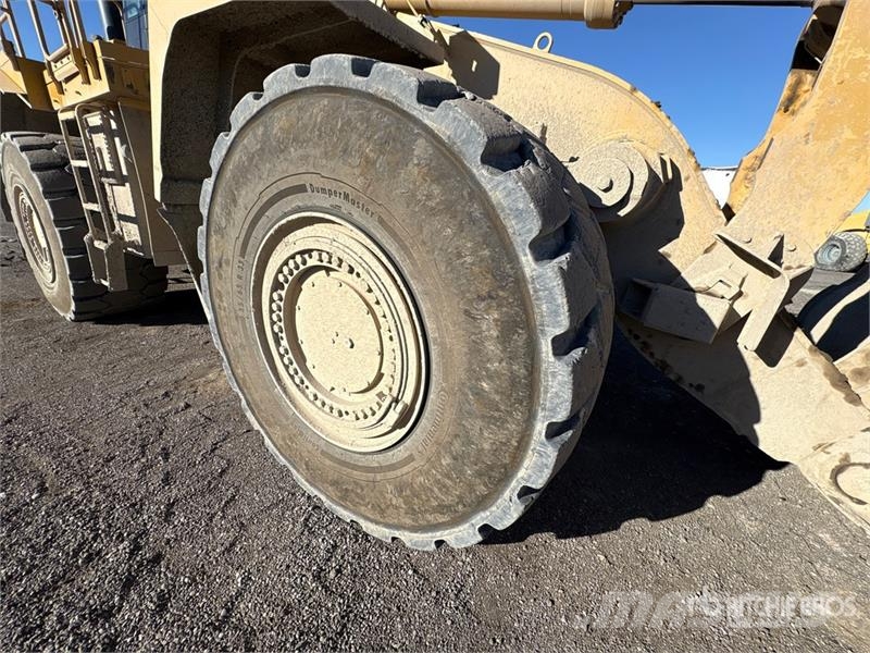 CAT 988H Iekrāvēji uz riteņiem