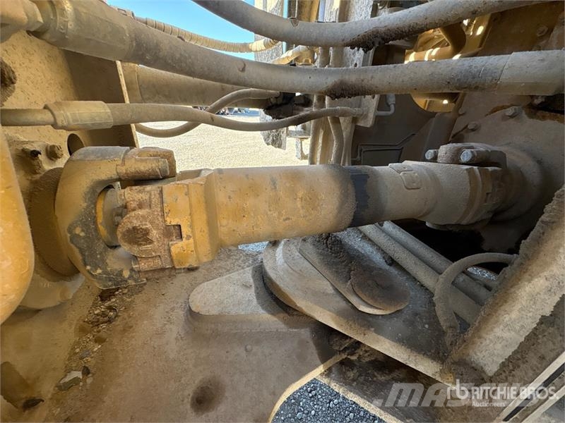 CAT 988H Iekrāvēji uz riteņiem