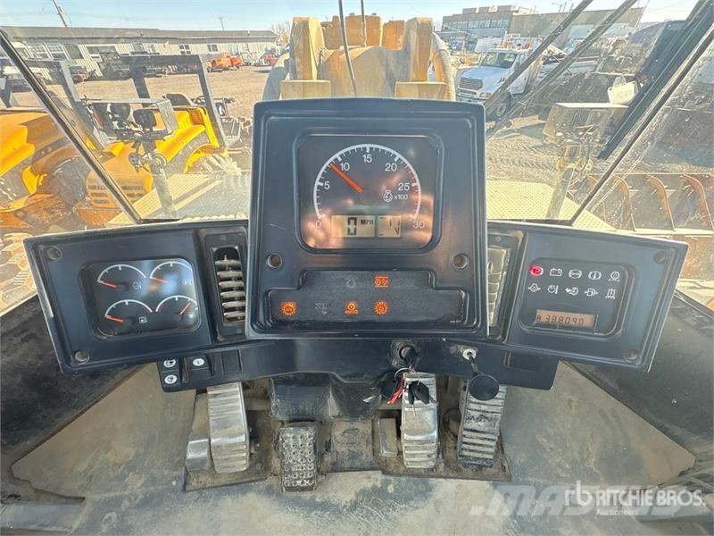 CAT 988H Iekrāvēji uz riteņiem
