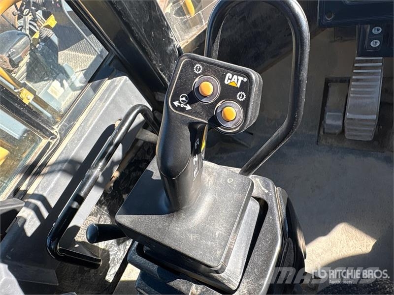 CAT 988H Iekrāvēji uz riteņiem