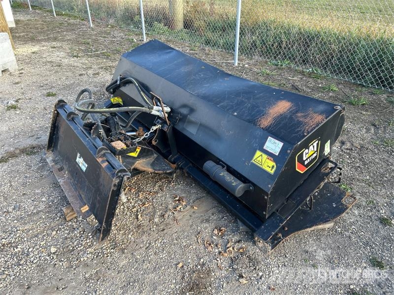 CAT BA118C 84 in Skid Steer Sweeper Broom Attachment - Ψήκτρες