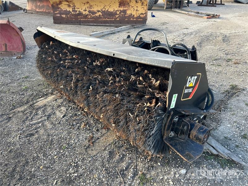 CAT BA118C Skid Steer Sweeper Broom Attachment فرش