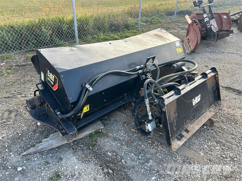 CAT BA118C Skid Steer Sweeper Broom Attachment فرش