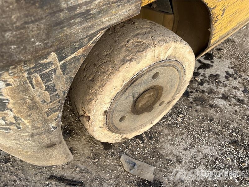 CAT C5000-LP 5000 lb Cushion Tire Forklift Targoncák-Egyéb