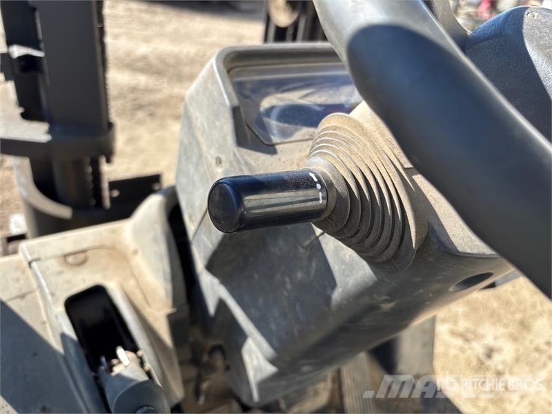 CAT C5000-LP 5000 lb Cushion Tire Forklift Targoncák-Egyéb