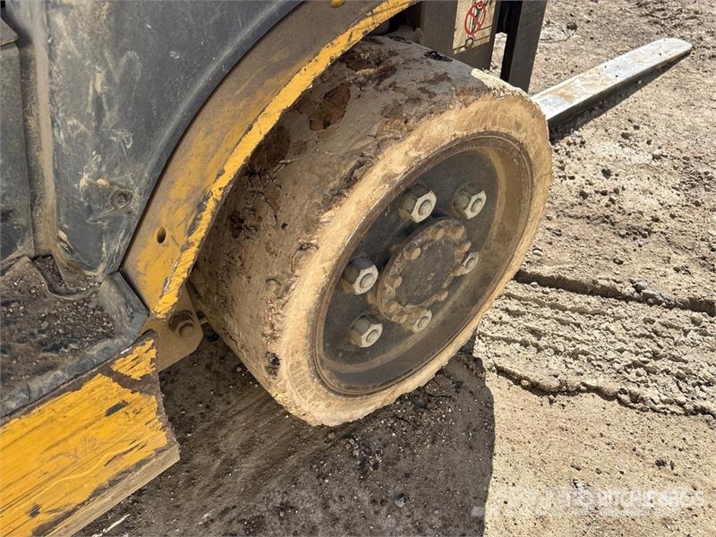 CAT C5000-LP 5000 lb Cushion Tire Forklift Targoncák-Egyéb