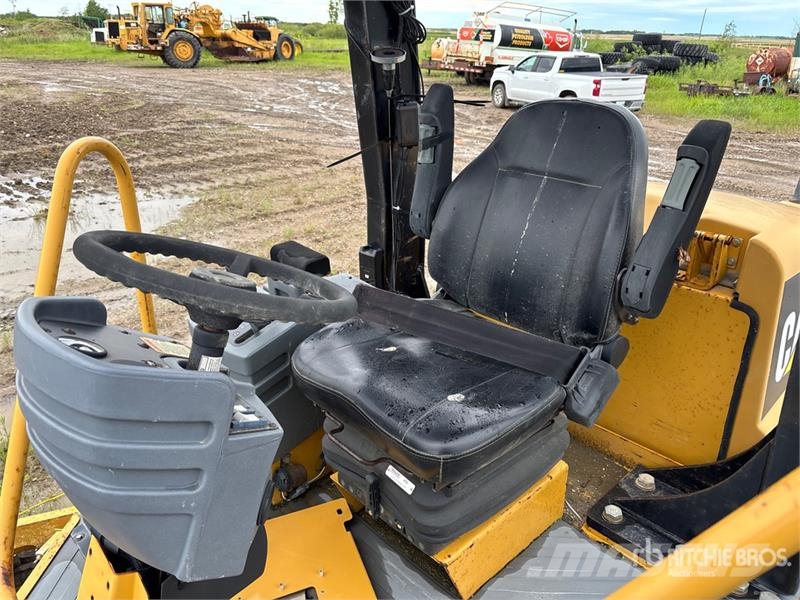 CAT CP-563E Vibratory Padfoot Drum Compactor (Inoperab Single drum rollers