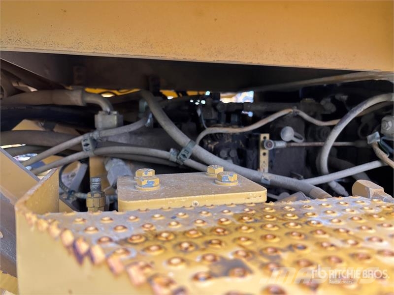 CAT CP-563E Vibratory Padfoot Drum Compactor (Inoperab Single drum rollers