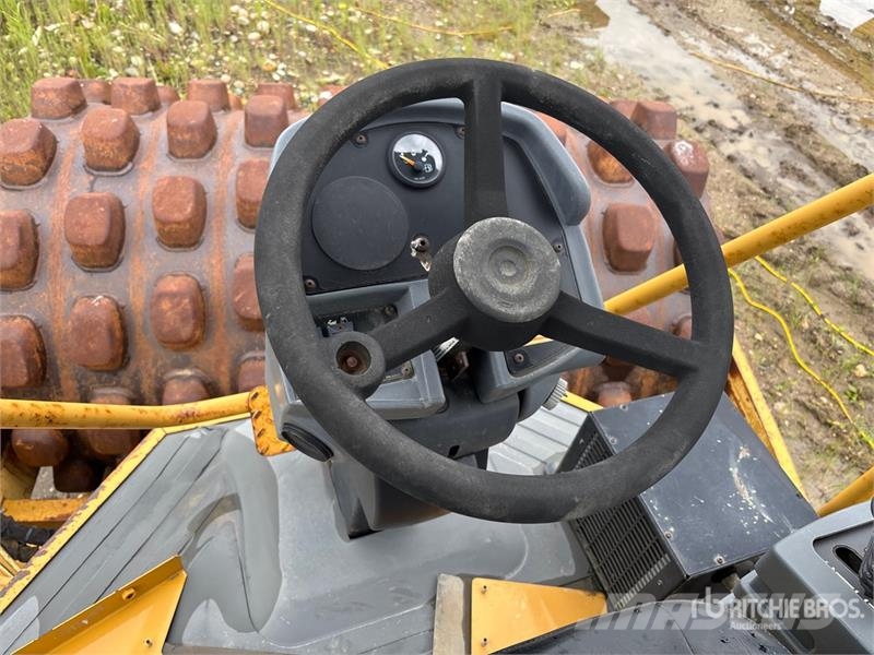CAT CP-563E Vibratory Padfoot Drum Compactor (Inoperab Single drum rollers