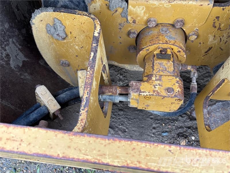 CAT CP-563E Vibratory Padfoot Drum Compactor (Inoperab Single drum rollers