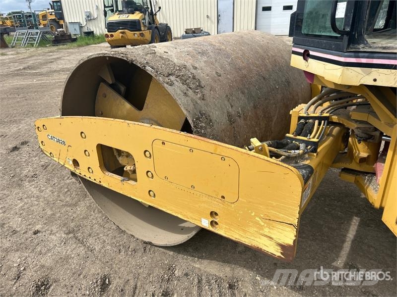 CAT CS563E Vibratory Smooth Drum Compactor 싱글 드럼 롤러
