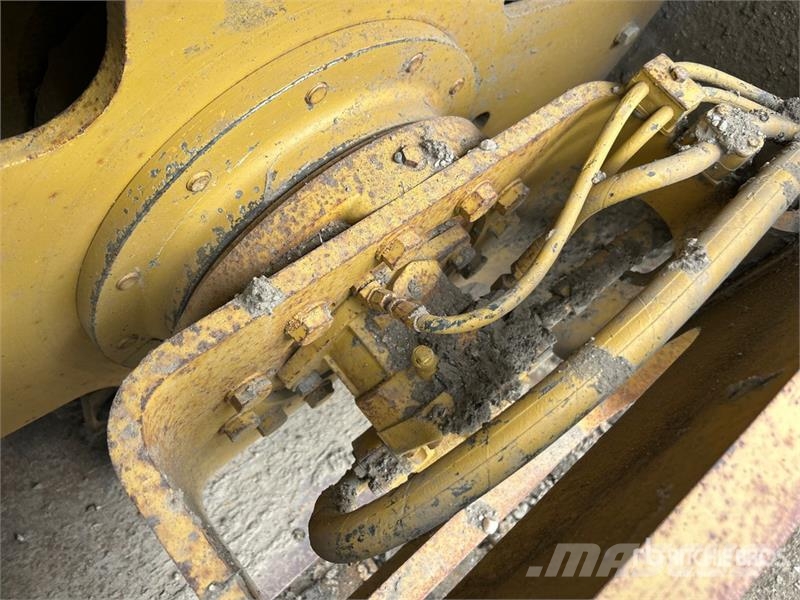 CAT CS563E Vibratory Smooth Drum Compactor 싱글 드럼 롤러