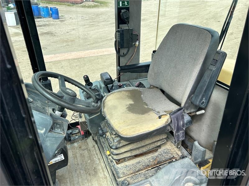 CAT CS563E Vibratory Smooth Drum Compactor 싱글 드럼 롤러
