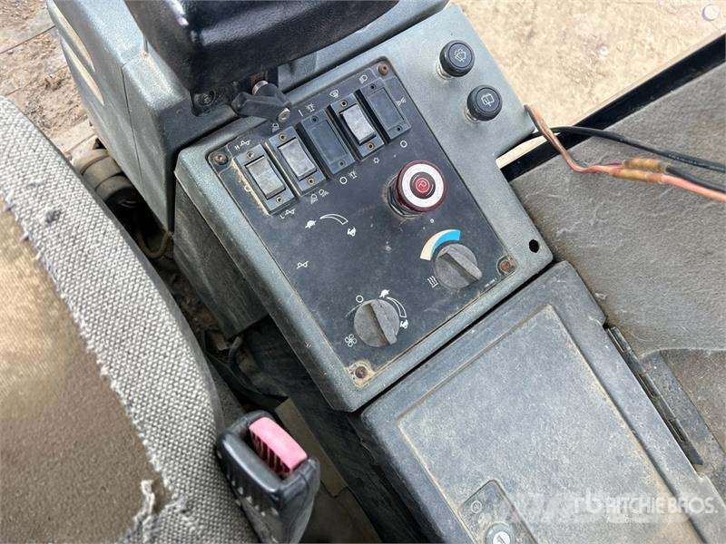 CAT CS563E Vibratory Smooth Drum Compactor 싱글 드럼 롤러