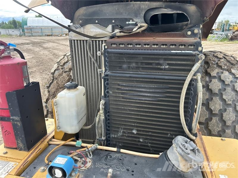 CAT CS563E Vibratory Smooth Drum Compactor 싱글 드럼 롤러