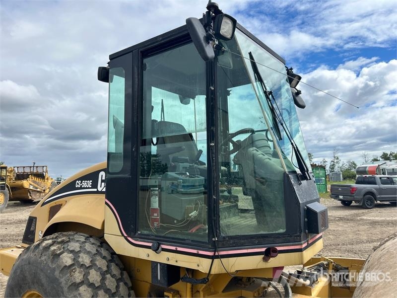 CAT CS563E Vibratory Smooth Drum Compactor 싱글 드럼 롤러