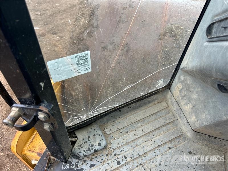 CAT CS563E Vibratory Smooth Drum Compactor 싱글 드럼 롤러
