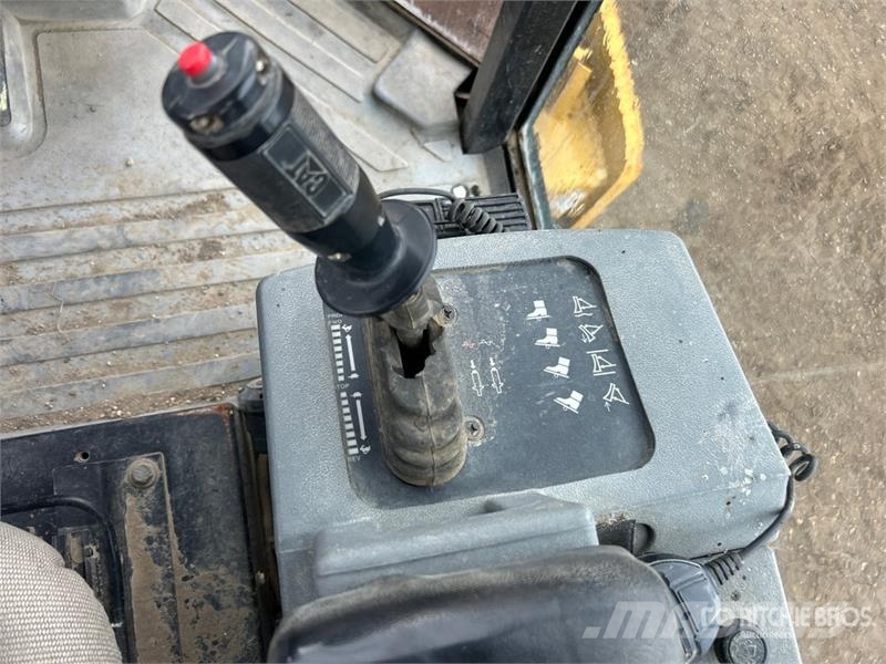 CAT CS563E Vibratory Smooth Drum Compactor 싱글 드럼 롤러