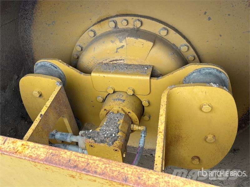 CAT CS563E Vibratory Smooth Drum Compactor 싱글 드럼 롤러