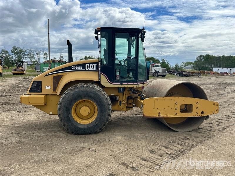 CAT CS563E Vibratory Smooth Drum Compactor 싱글 드럼 롤러