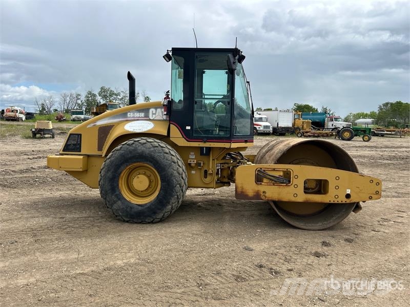 CAT CS563E Vibratory Smooth Drum Compactor 싱글 드럼 롤러