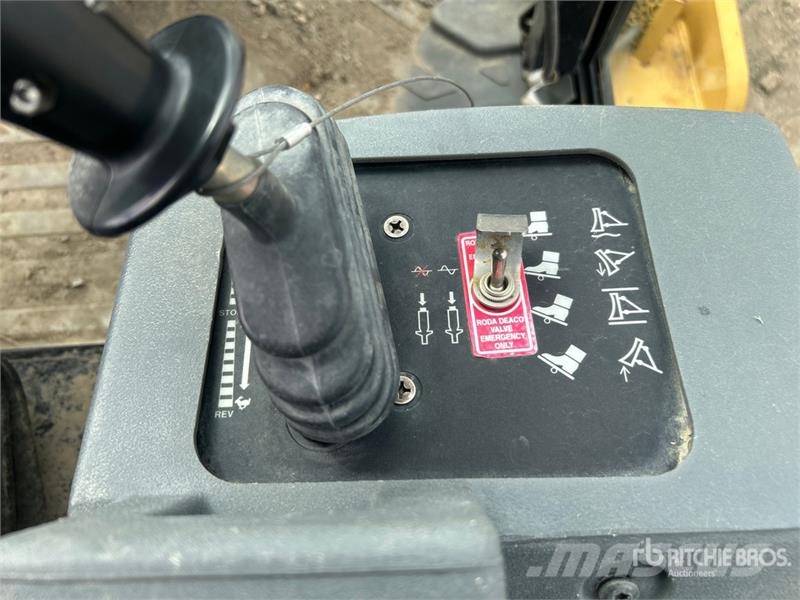 CAT CS563E Vibratory Smooth Drum Compactor 싱글 드럼 롤러