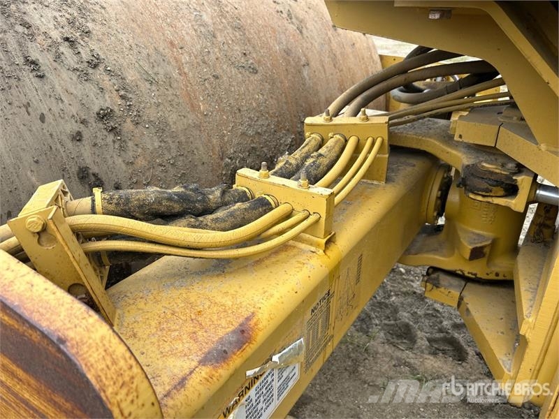 CAT CS563E Vibratory Smooth Drum Compactor 싱글 드럼 롤러