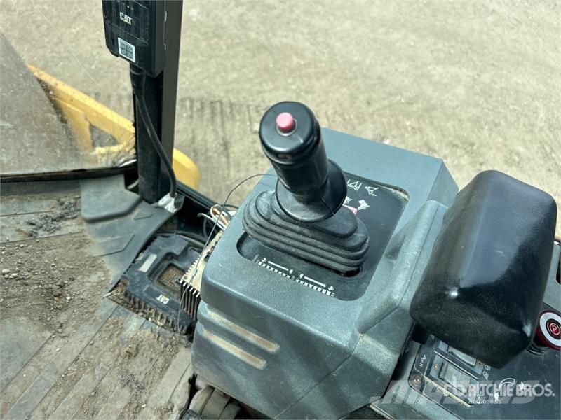 CAT CS563E Vibratory Smooth Drum Compactor 싱글 드럼 롤러