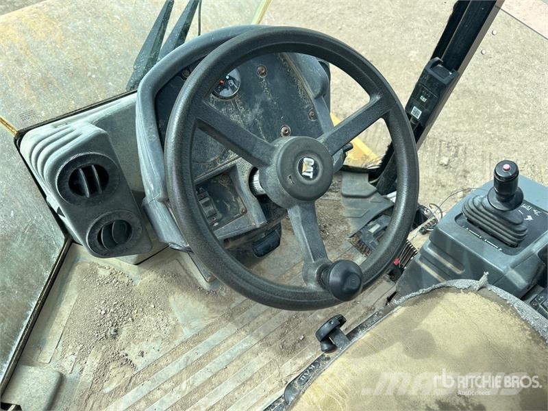 CAT CS563E Vibratory Smooth Drum Compactor 싱글 드럼 롤러