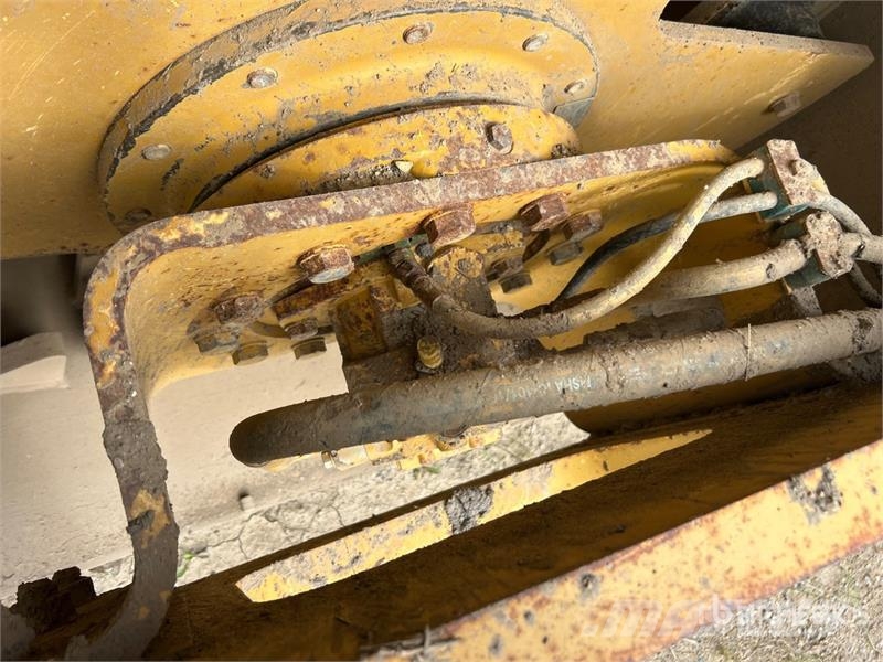 CAT CS563E Vibratory Smooth Drum Compactor 싱글 드럼 롤러