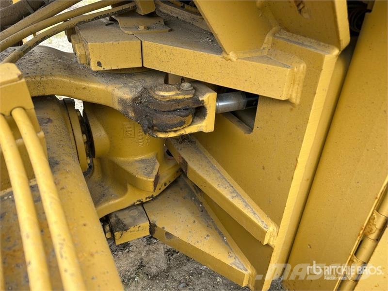CAT CS563E Vibratory Smooth Drum Compactor 싱글 드럼 롤러