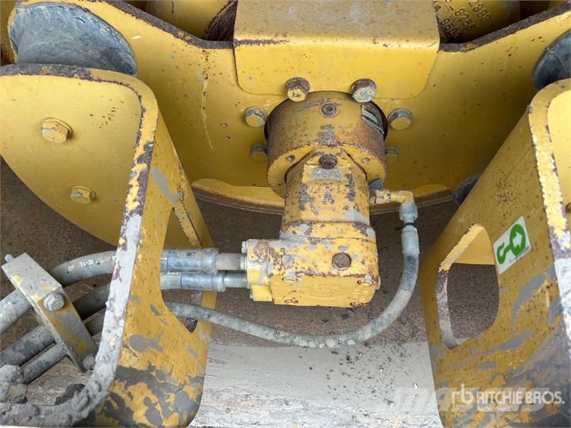 CAT CS563E Vibratory Smooth Drum Compactor 싱글 드럼 롤러